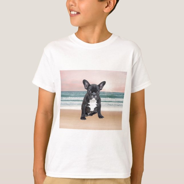 Söt fransk bulldogg strand sol vatten tee (Framsida)