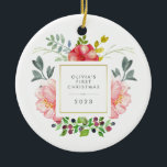 Söt Girly Flowers Baby Första jul Julgransprydnad Keramik<br><div class="desc">Denna vackra prydnadssten har vackra vattenfärger i stil rosa och grått och grönt löv. En kvadrat ram med faux guld-folie finns i mitten och du kan anpassa dig med baby namn och vilket meddelande som helst eller år genom att använda mallen. (KOM NOTE: guld-utseendet är tryckt på, och detta prydnadsföremål...</div>