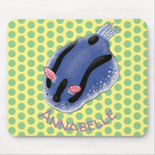 Söt glad blå nudibranch serieillustration musmatta