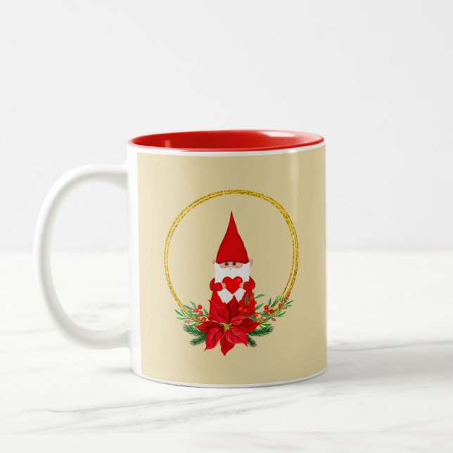 Söt Gnome och julkrans på ljusbeige mugg (Vänster)