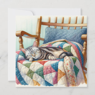 Söt Grått Cat Sleeping on a Quilt