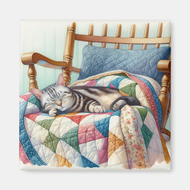 Söt Grått Cat Sleeping on a Quilt Magnet (Framsidan)