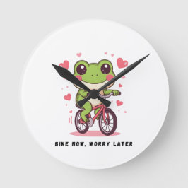 Söt groda som cyklar | Roligt present till grodäls Rund Klocka