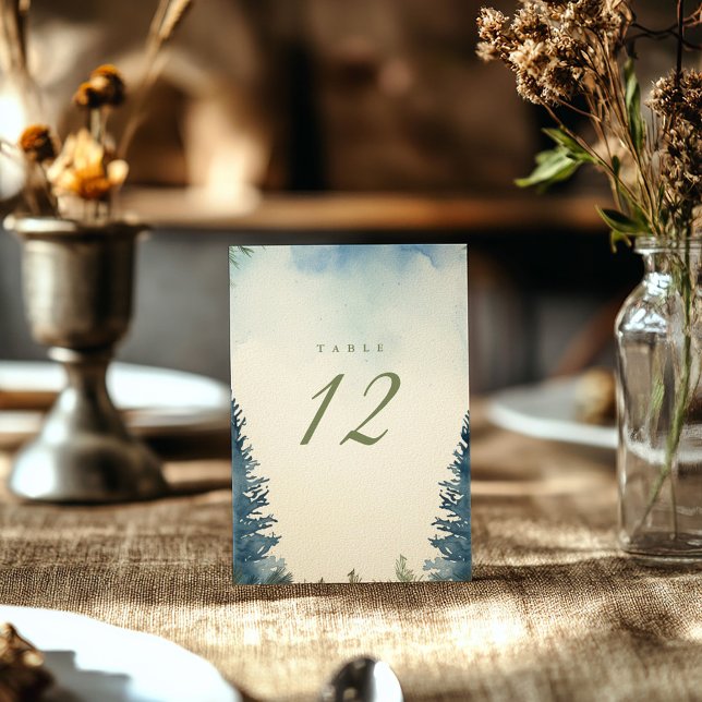 Söt grönt gräs träd  bordsnummer (Blue and green winter pine trees wedding reception table number card)
