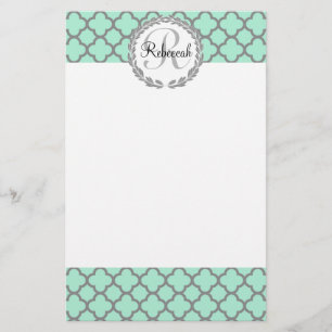 Söt Grönt och Grått Quatrefoil Monogram Namn Brevpapper