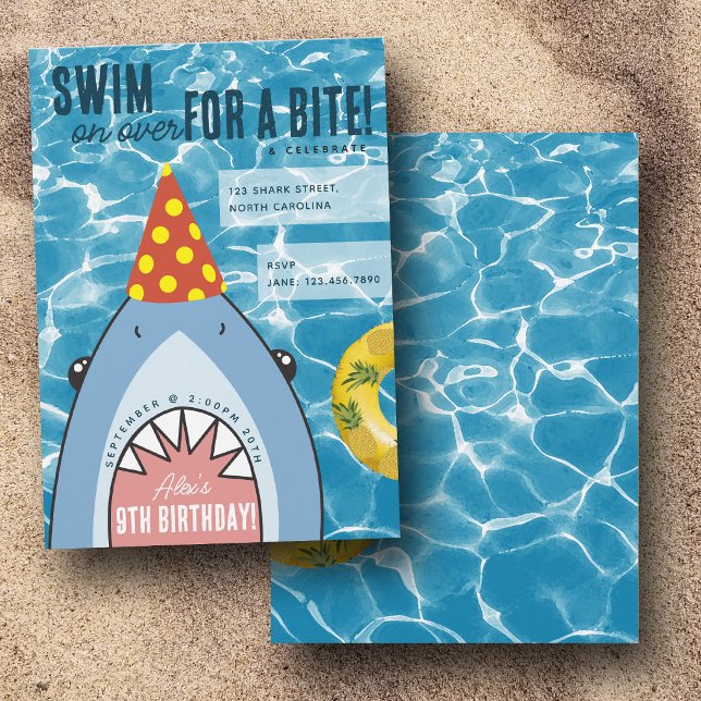 Söt hajface i havet barn pool födelsedagsfest inbjudningar (Cute Shark Face in Ocean Kids Pool Birthday Party Invitation)