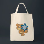 Söt hanukah-nalle som håller stjärnan vid davande tygkasse<br><div class="desc">En så söt liten björn som uttrycker känslor och handling. Tillhandahålls av Dooni-design. Underbar gåva till nallar, barn, eller vem som helst som kärlek bär och behöver ett leende. Många produkter är anpassade!</div>