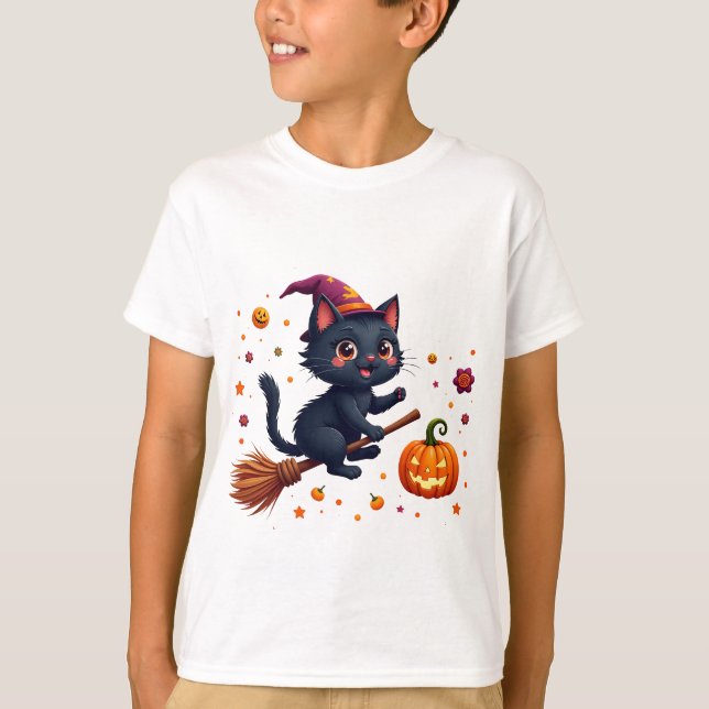 Söt häxunge katt som rider på kvast Halloween   T Shirt (Framsida)