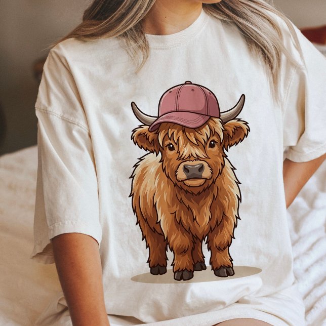 Söt Highlandko med rosa basebollmössa T Shirt (Skapare uppladdad)