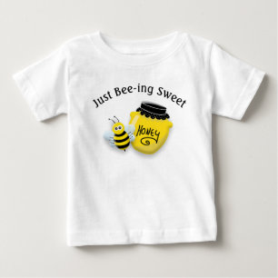 Söt honungsbi och kruka med honung som är söt tee shirt