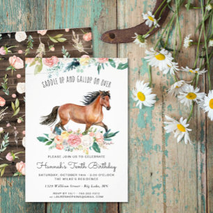 Söt Horse and Flowers on Rustic Wood Birthday Inbjudningar