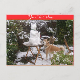 Söt hund med snöhunden snögubbe vid jul vykort