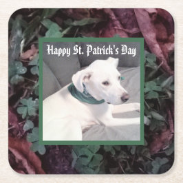 Söt hund som bär grön halsduk St. Patrick's Day Underlägg Papper Kvadrat
