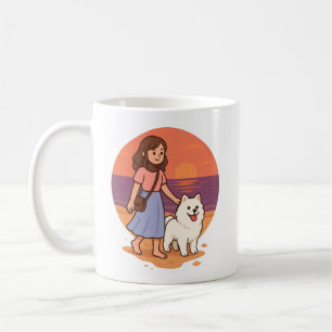 Söt hundmamma som går med fluffig valp på solnedgå kaffemugg