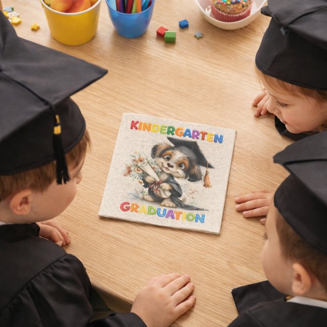 Söt illustration av examen för förskola med valp pappersservett (Skapare uppladdad)