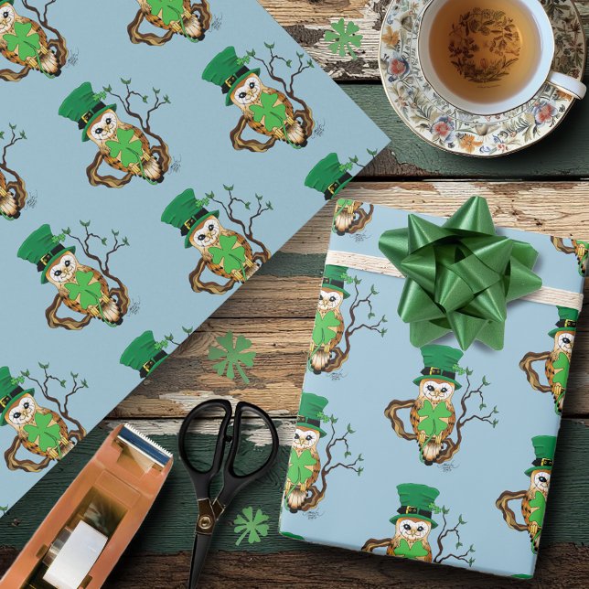 Söt irländsk illustration av lycklig grön uggla presentpapper (Skapare uppladdad)
