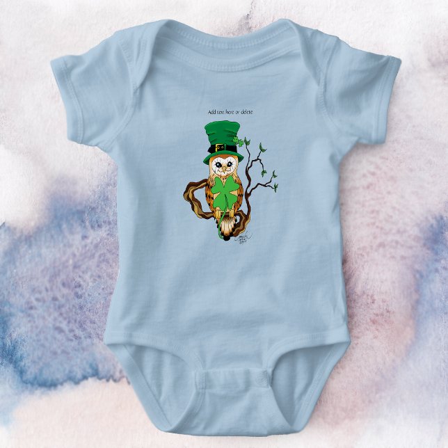Söt irländsk illustration av uggla i grönt t shirt (Skapare uppladdad)