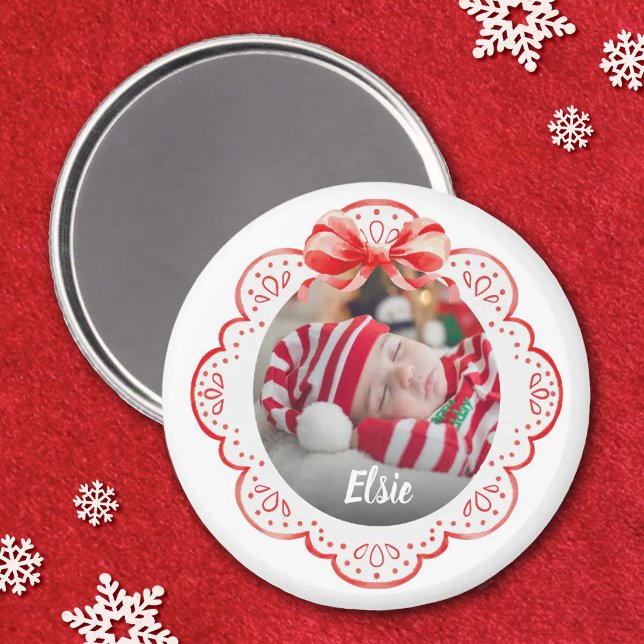 Söt julbåge Nyfödd baby fotomagnet Magnet (A cute Newborn baby Christmas photo magnet. Personalize with your photo and name)