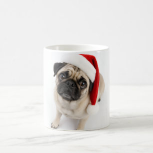 Söt julfawn mops jultomte mössa valp ögon kaffemugg