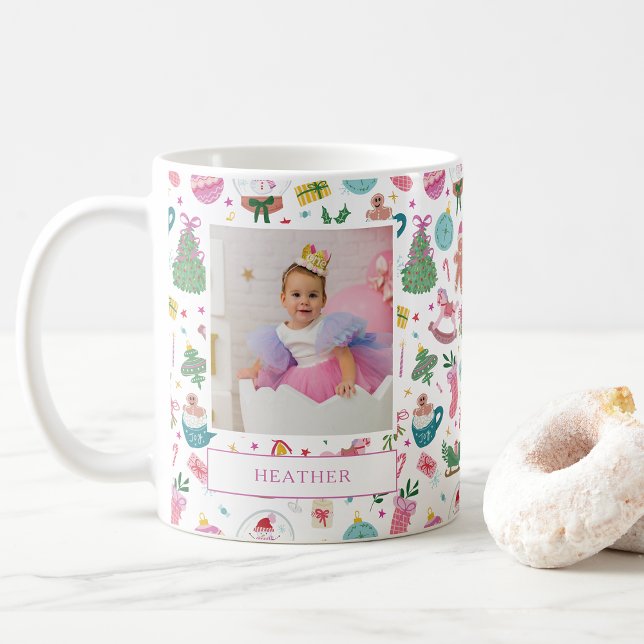 Söt julfototasse kaffemugg (Whimsical Mug with Cheerful Christmas Doodles  and Photo, a Perfect Holiday Gift! by Painted Paperie)