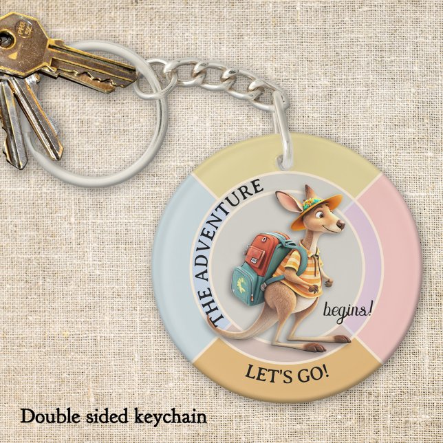 Söt kängururesenär Äventyret Börjar (Cute cartoon kangaroo travel themed adventure kids back to school keychain)