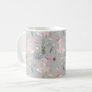 Söt kanin med blommor och fjärilar kaffemugg