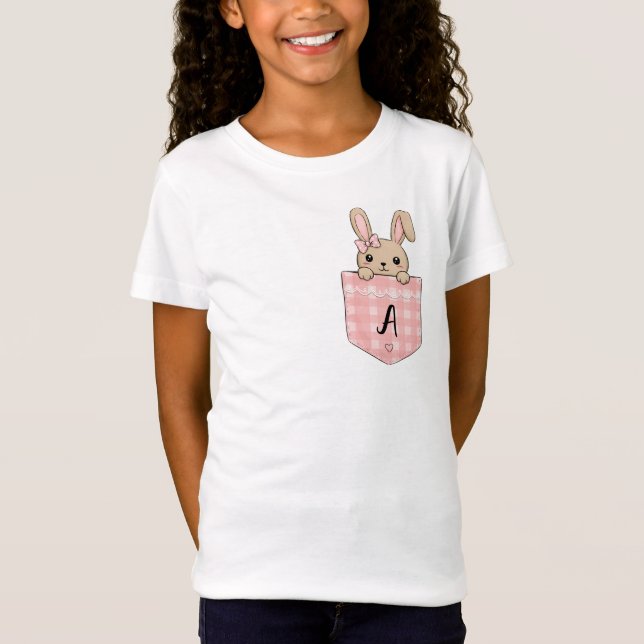 Söt kanin som tittar ut från fickan med initial t shirt (Framsida)