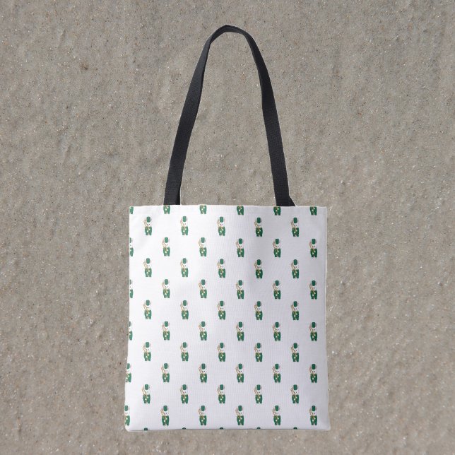 Söt kanintrombonspelare Grönt Guld Mönster Tygkasse (A tote bag with a pattern of rabbits holding a trombone while dressed in green & gold.)