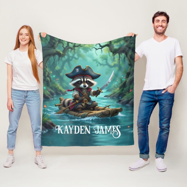 Söt Kapten Tvättbjörn Flottar Nerför Floden Fleecefilt (På plats)