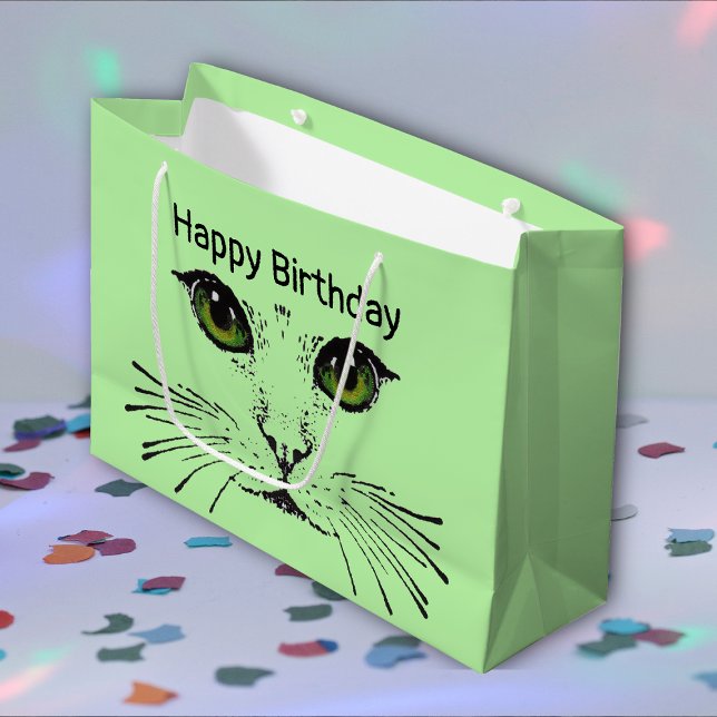 Söt Katt Ansikte med Ögon Långpikare i Grönt (Pretty kitty cat face in black with green eyes and long whiskers on light green Birthday gift bag.)