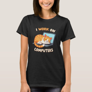 Söt Katt Jag Jobbar på Datorer T-Shirt