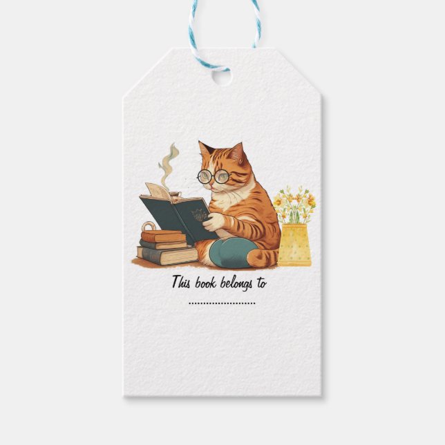 Söt katt mamma som läser bok och dricker kaffe presentetikett (Framsidan)