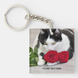Söt katt med den röda rosen