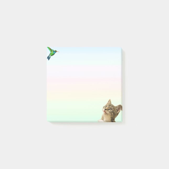 Söt katt och liten fågel på pastellfärg post-it block (Framsida)