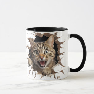 Söt katt tittar ut från en vägg mugg