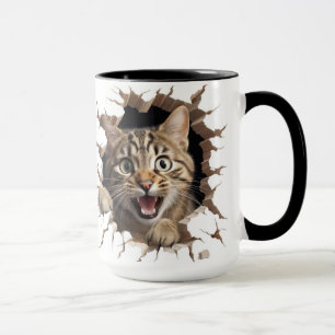 Söt katt tittar ut från en vägg mugg