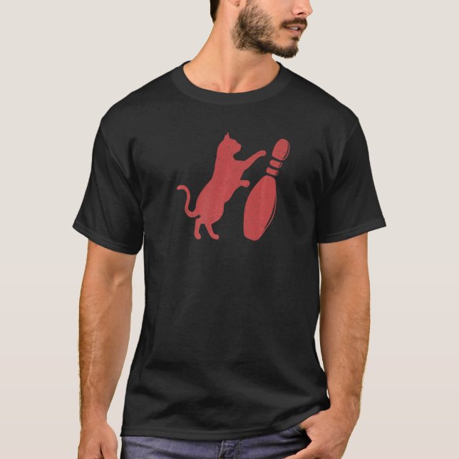 Söt katt välter bowlingkäglor i distressad stil t shirt (Framsida)