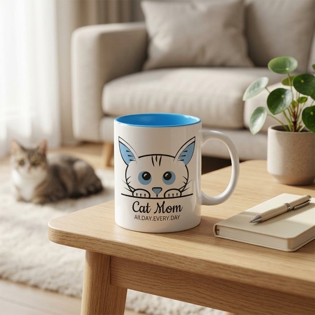 Söt Kattmamma Kaffemugg (Cute cat mom coffee mug styled in a refined premium lifestyle setting)