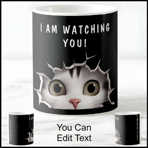 Söt kikat katt som tittar på dig rolig nyhet svart kaffemugg