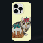 Söt kitten tabby katt som äter pudding för julklap<br><div class="desc">Det här anpassadet med den söta julkattungen bär en mycket söt röd båge med en julklapp på huvudet och hon är mycket nöjd med sig själv när hon slickar julpuddgrädde från tassar med sin lilla rosa tunga. Hennes stora ögon visar hur mycket hon njuter av sin speciella julklapp. Den här...</div>
