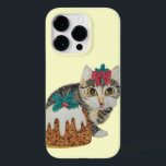 Söt kitten tabby katt som äter pudding för julklap<br><div class="desc">Det här anpassadet med den söta julkattungen bär en mycket söt röd båge med en julklapp på huvudet och hon är mycket nöjd med sig själv när hon slickar julpuddgrädde från tassar med sin lilla rosa tunga. Hennes stora ögon visar hur mycket hon njuter av sin speciella julklapp. Den här...</div>
