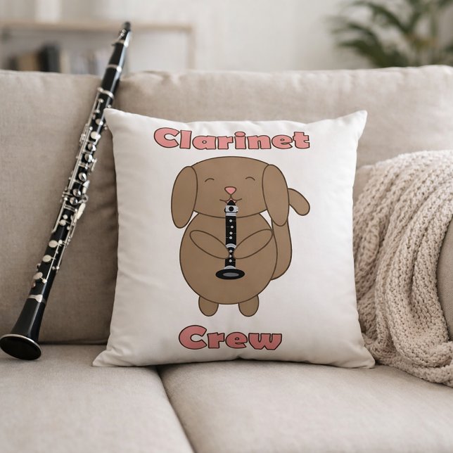 Söt Klarinettbesättning Brun Valp Musiker Kudde (A throw pillow with a dog playing the clarinet and the words clarinet crew.)