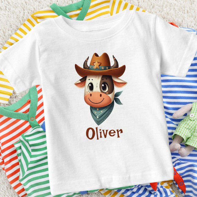 Söt ko som bär cowboyhatt och halsduk t shirt (Skapare uppladdad)