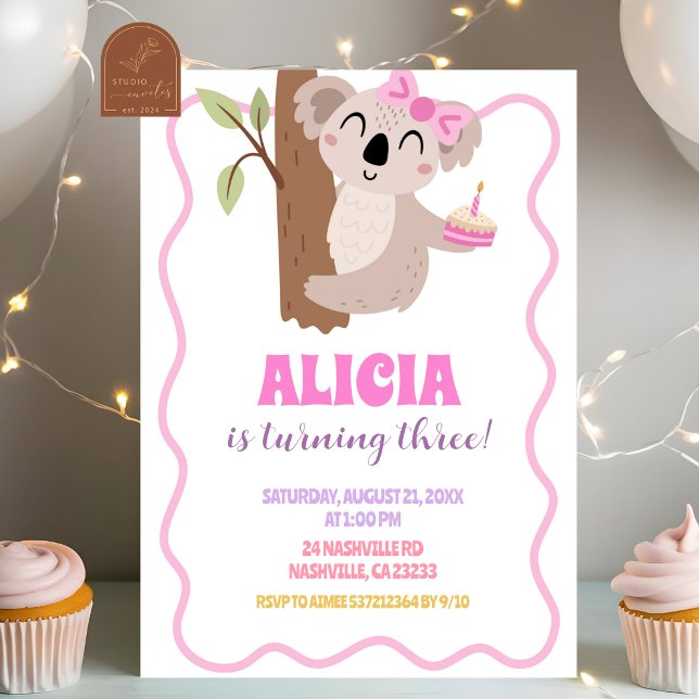 Söt Koala-Flicka med Band Födelsedagsinbjudan Inbjudningar (Skapare uppladdad)