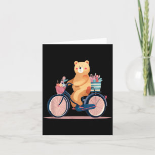 Söt kvinna cyklar med rolig nallebjörnsgrafik kort