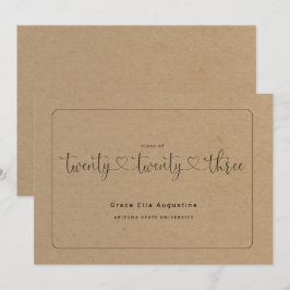 Söt kvinnas examensannonsering  inbjudningar