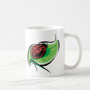 söt ladybug på löv kaffemugg