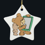 Söt lärarnalle med chalkboard julgransprydnad keramik<br><div class="desc">En så söt liten björn som uttrycker känslor och handling. Tillhandahålls av Dooni-design. Underbar gåva till nallar,  barn,  eller vem som helst som kärlek bär och behöver ett leende. Många produkter är anpassade!</div>