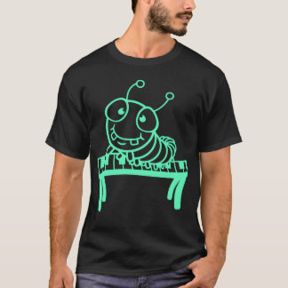 Söt larv spelar tangentbordspianotangenter djur  t shirt