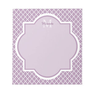 Söt Lavender Lila Quatrefoil Monogrammed Namn Anteckningsblock